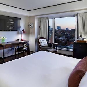 Grand Deluxe Guest room 1 King Beacon Hill view